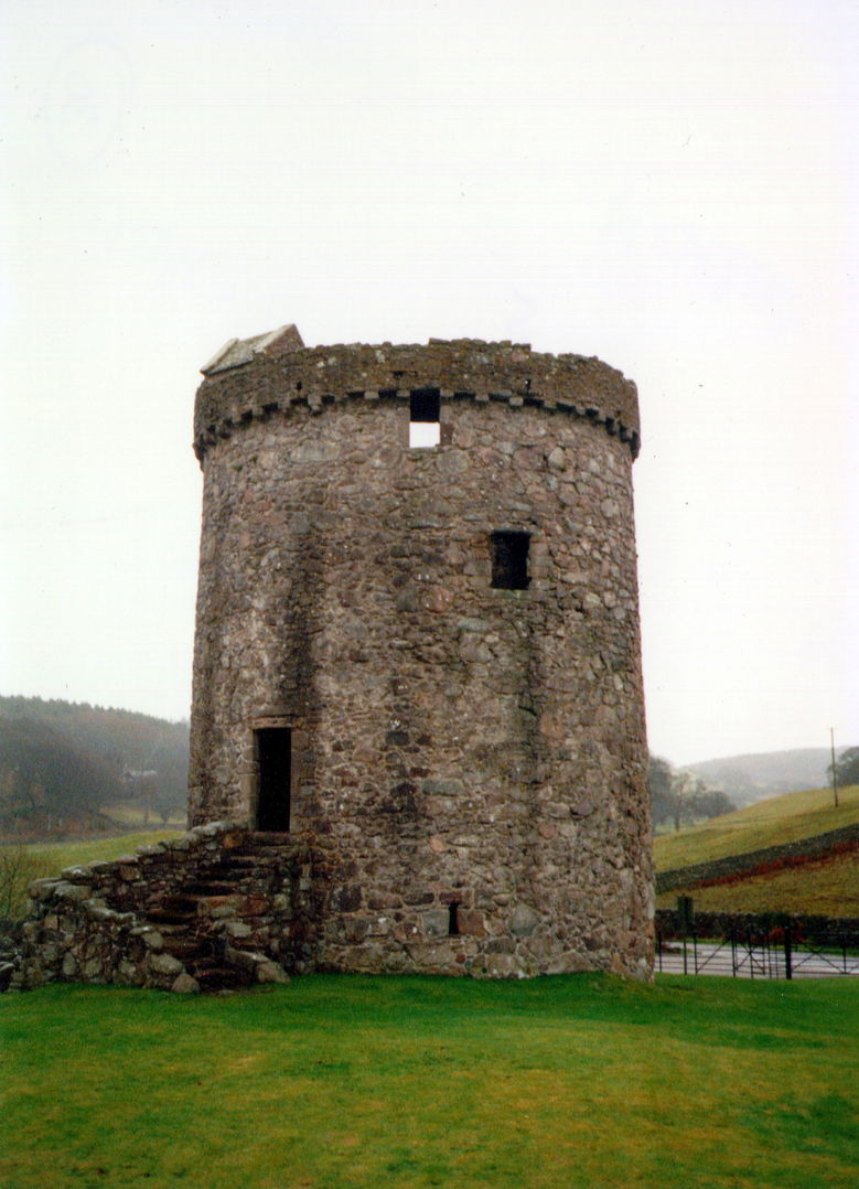 Orchardton Tower is an unique freestanding round tower house in a pretty peaceful location, long held by the Maxwells and near Dalbeattie in Dumfries and Galloway in southwest Scotland.