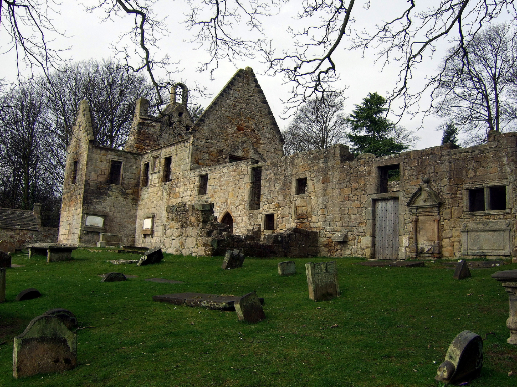 St Bridget's Kirk at Dalgety is a fascinating old church with a domestic block at one end, built by the Setons, in a pretty wooded spot by the sea, near the new town of Dalgety Bay in Fife in central Scotland.