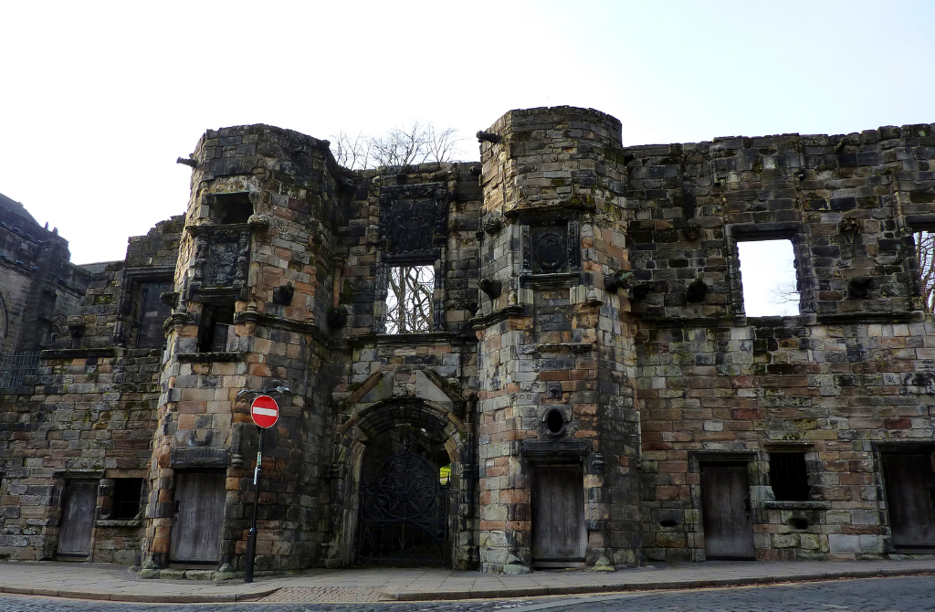 Mar's Wark, ruinous but decorated with much carved stonework, is the town house of the Erskine Earls of Mar, on Castle Wynd on the way up to Stirling Castle in the historic burgh.