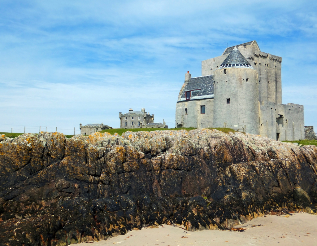 Breachacha Castle is a scenic old restored castle near the later mansion, of the MacLeans of Coll, by a beautiful sandy beach on the coats of the lovely and peaceful Hebridean island of Coll.