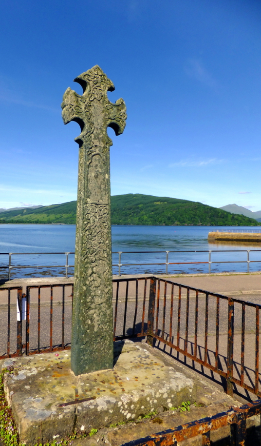 Mercat cross, Inveraray village, near Inverary Castle, a magnificent towered mansion, the seat of the Campbell Dukes of Argyll and located among colourful gardens in a beautiful spot by Loch Fyne near the attractive burgh of Inveraray in Arygll.