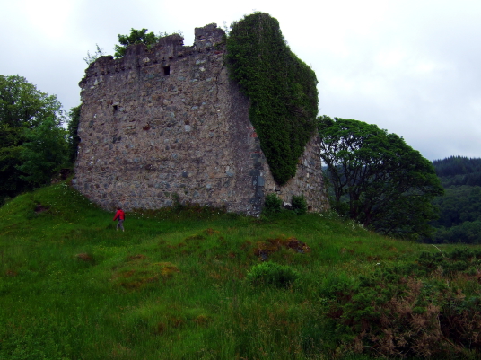 Castle Lachlan is an unusual and impressive old ruinous stronghold of the MacLachlans in a beautiful spot on the banks of Loch Fyne, near the new Castle Lachlan and an old chapel, south of Strachur on Cowal in Argyll on the west coast of Scotland.