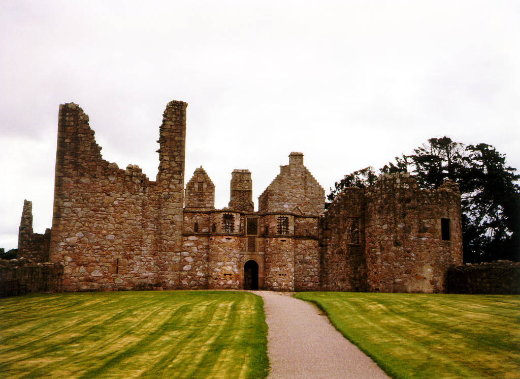 Tolquhon Castle is a substantial ruinous courtyard castle with a large tower and some fantastic stone carving on the gatehouse, held by the Preston family and then by the Forbeses, in a quiet spot near Tarves (Tarves Tomb) in Aberdeenshire in northeast Sc