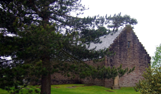 Tullibardine Castle is the site of a large and important but now demolished old stronghold of the Murray family, by the fine Tullibardine Chapel, in a pretty peaceful spot near Auchterarder in Strathearn in Perthshire in central Scotland.