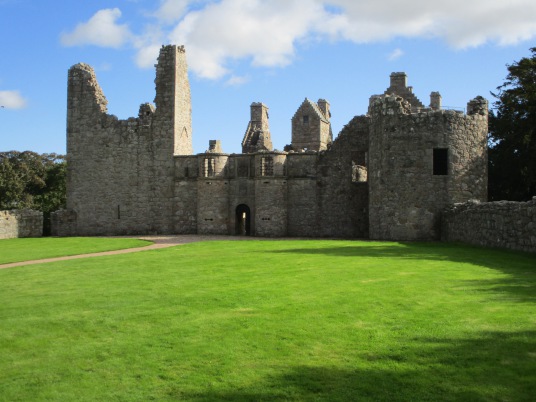 Tolquhon Castle is a substantial ruinous courtyard castle with a large tower and some fantastic stone carving on the gatehouse, held by the Preston family and then by the Forbeses, in a quiet spot near Tarves (Tarves Tomb) in Aberdeenshire