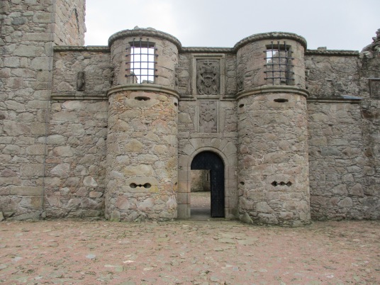 Gatehouse, Tolquhon Castle is a substantial ruinous courtyard castle with a large tower and some fantastic stone carving on the gatehouse, held by the Preston family and then by the Forbeses, in a quiet spot near Tarves (Tarves Tomb) in Aberdeenshire