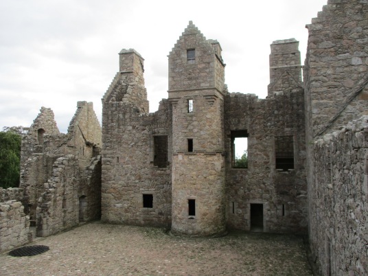 Tolquhon Castle is a substantial ruinous courtyard castle with a large tower and some fantastic stone carving on the gatehouse, held by the Preston family and then by the Forbeses, in a quiet spot near Tarves (Tarves Tomb) in Aberdeenshire