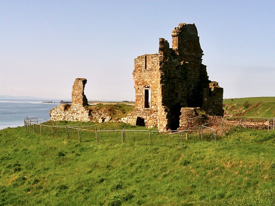 Newark Castle, near the pretty fishing village of St Monans in the East Neuk of Fife, is a picturesque crumbling ruin on cliffs above the Firth of Forth, once owned by the Covenanter general Sir David Leslie.