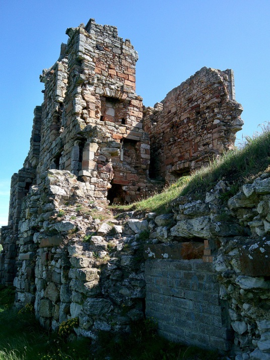 Newark Castle, near the pretty fishing village of St Monans in the East Neuk of Fife, is a picturesque crumbling ruin on cliffs above the Firth of Forth, once owned by the Covenanter general Sir David Leslie.