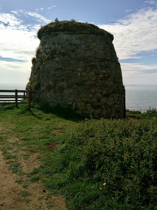 Doocot or dovecote, Newark Castle, near the pretty fishing village of St Monans in the East Neuk of Fife, is a picturesque crumbling ruin on cliffs above the Firth of Forth, once owned by the Covenanter general Sir David Leslie.