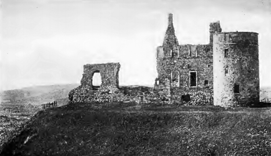 Newark Castle, near the pretty fishing village of St Monans in the East Neuk of Fife, is a picturesque crumbling ruin on cliffs above the Firth of Forth, once owned by the Covenanter general Sir David Leslie.