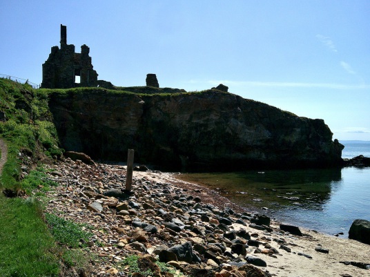 Newark Castle, near the pretty fishing village of St Monans in the East Neuk of Fife, is a picturesque crumbling ruin on cliffs above the Firth of Forth, once owned by the Covenanter general Sir David Leslie.