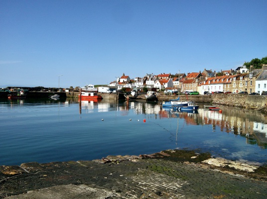 St Monans village, St Monans Old Kirk, Newark Castle, near the pretty fishing village of St Monans in the East Neuk of Fife, is a picturesque crumbling ruin on cliffs above the Firth of Forth, once owned by the Covenanter general Sir David Leslie.